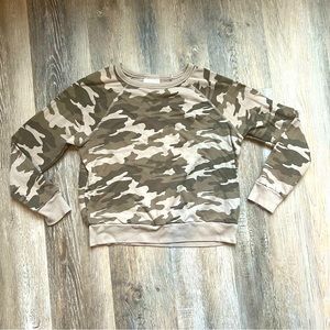 Universal Thread camo crewneck top